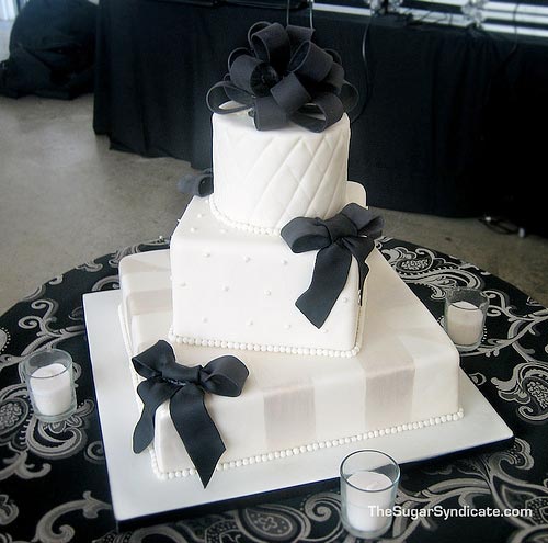 This modern black and white wedding cake shows you how